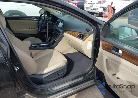 2016 Hyundai Sonata Hybrid Limited из США, поврежденный, VIN KMHE34L14GA020079